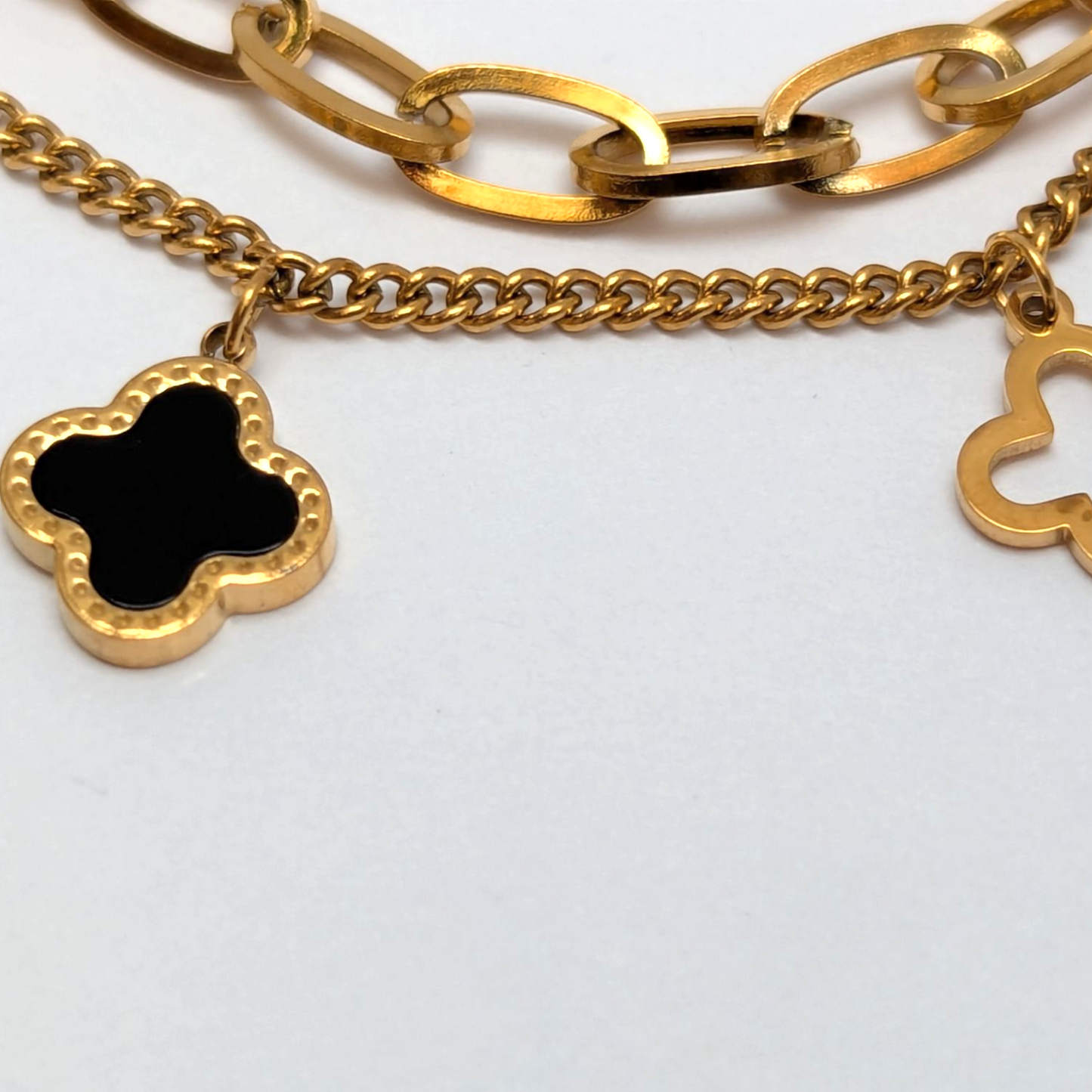 Pulsera Doble Trébol para Mujer en Oro Laminado 18K – Diseño Fino y Detallado