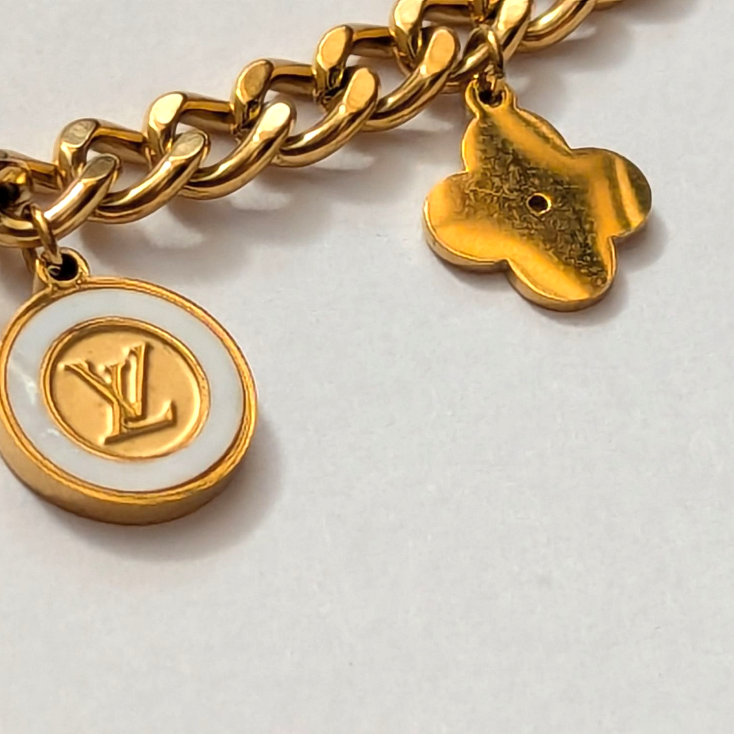 Pulsera LV Trébol de Mujer – Oro Laminado 18K