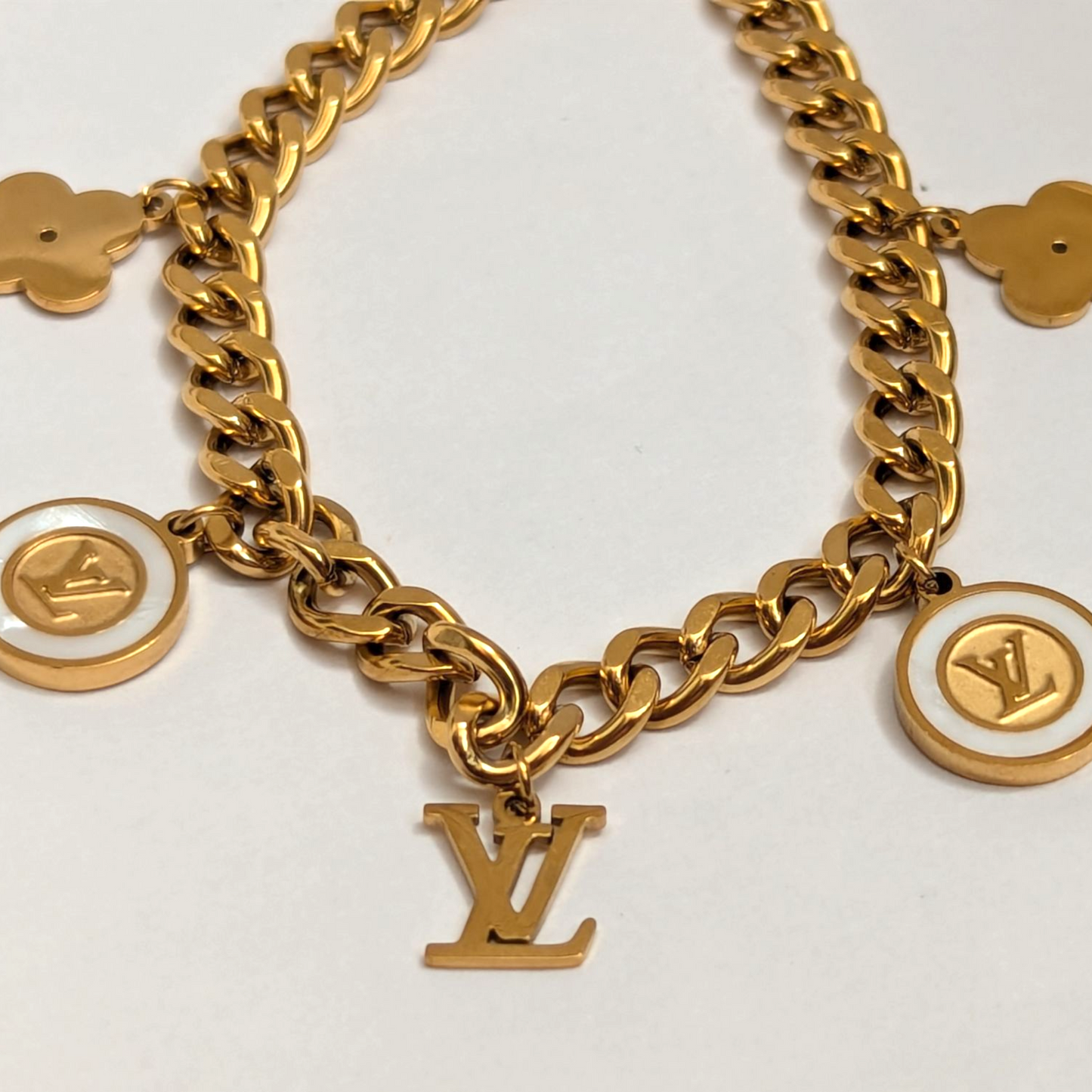 Pulsera LV Trébol de Mujer – Oro Laminado 18K