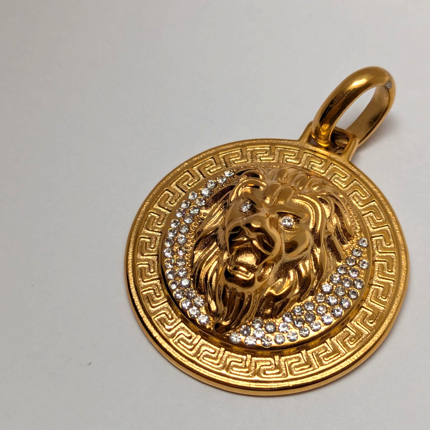 Dije León con Cristales – Oro Laminado 18K |  3.5 cm / 5.5 cm