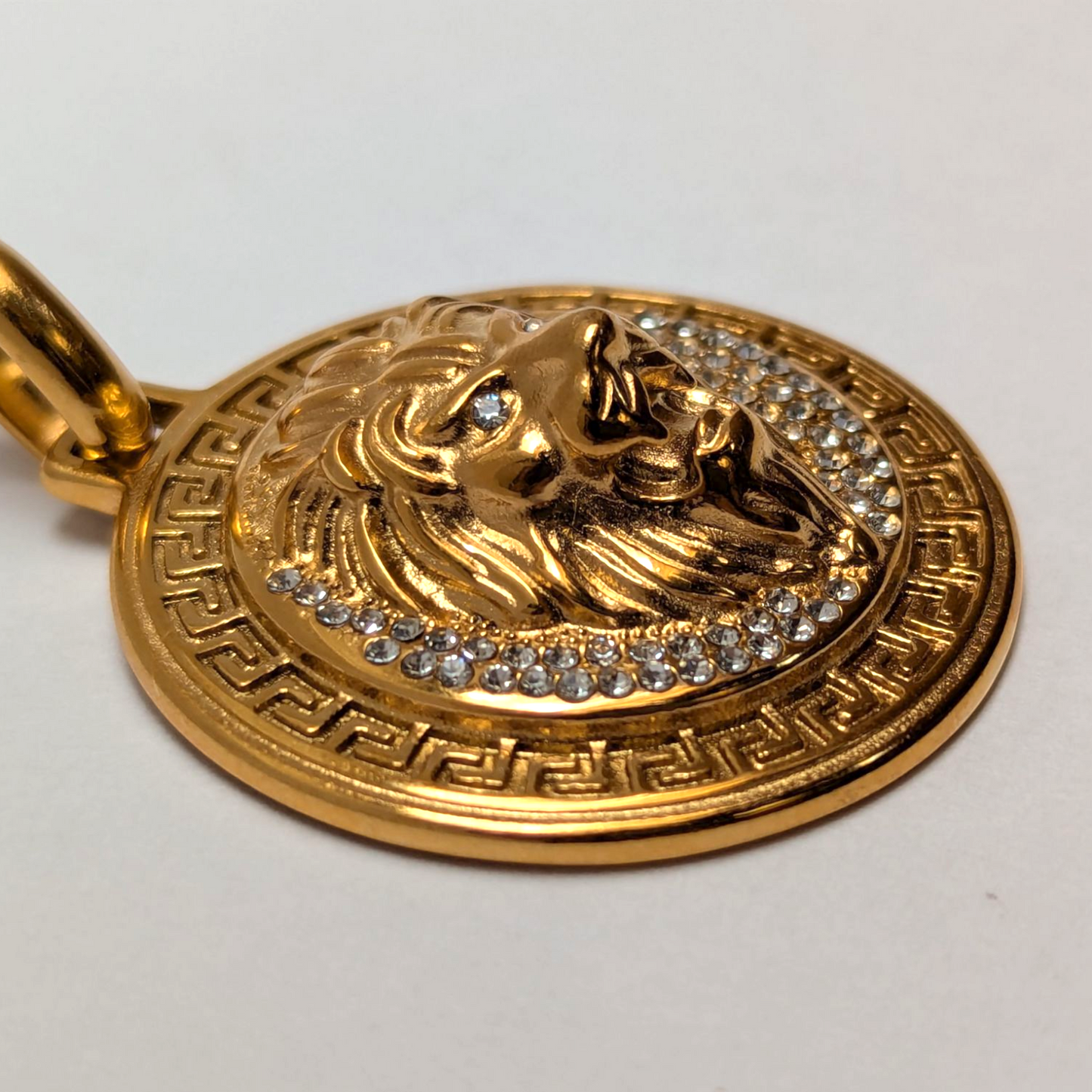 Dije León con Cristales – Oro Laminado 18K |  3.5 cm / 5.5 cm