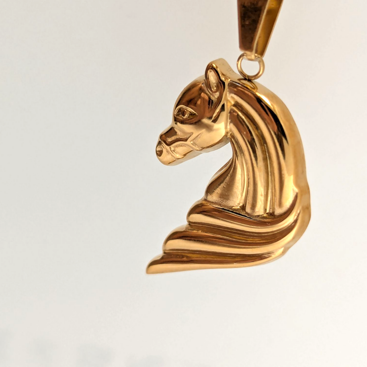 Dije Cabeza de Caballo en Oro Laminado 18K