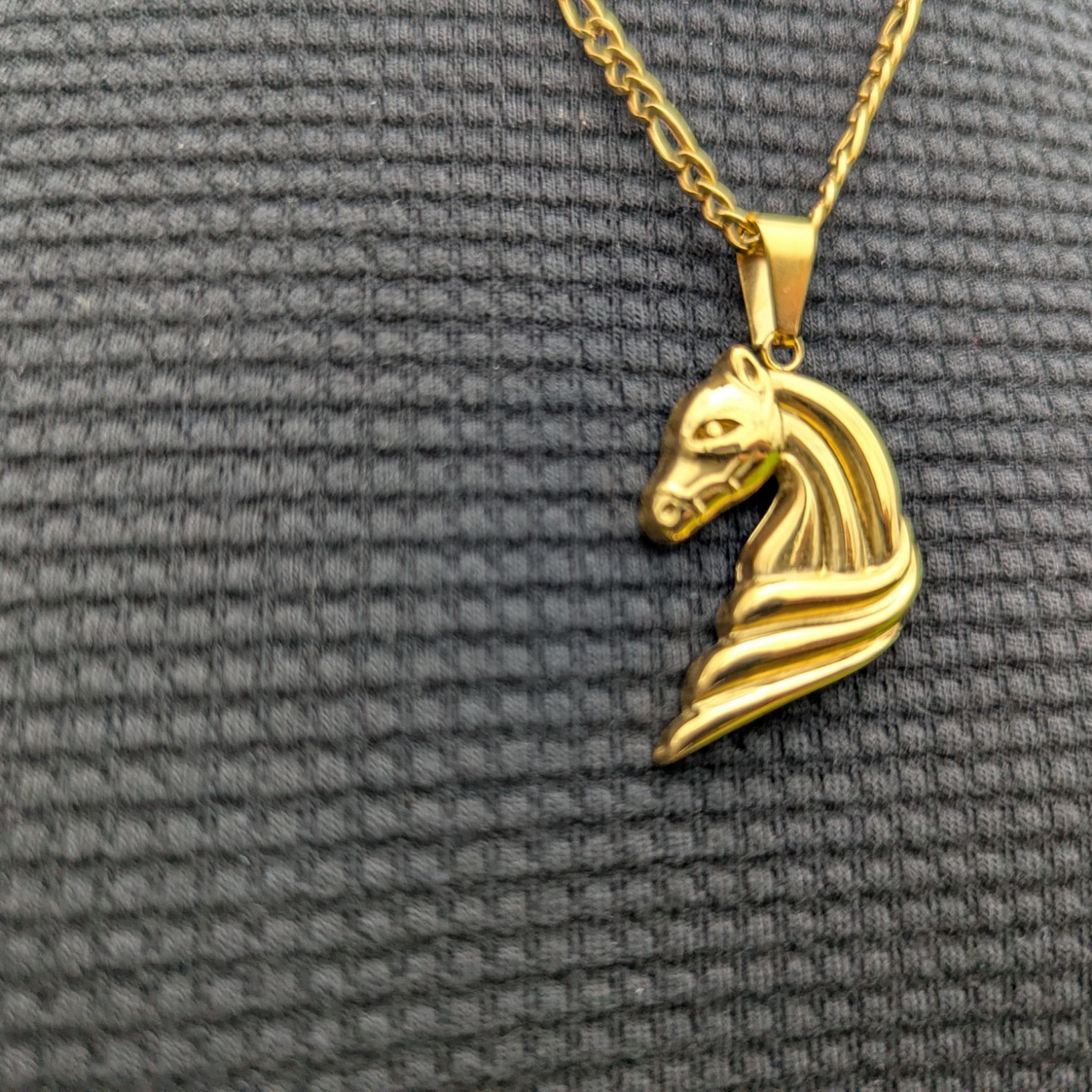 Dije Cabeza de Caballo en Oro Laminado 18K