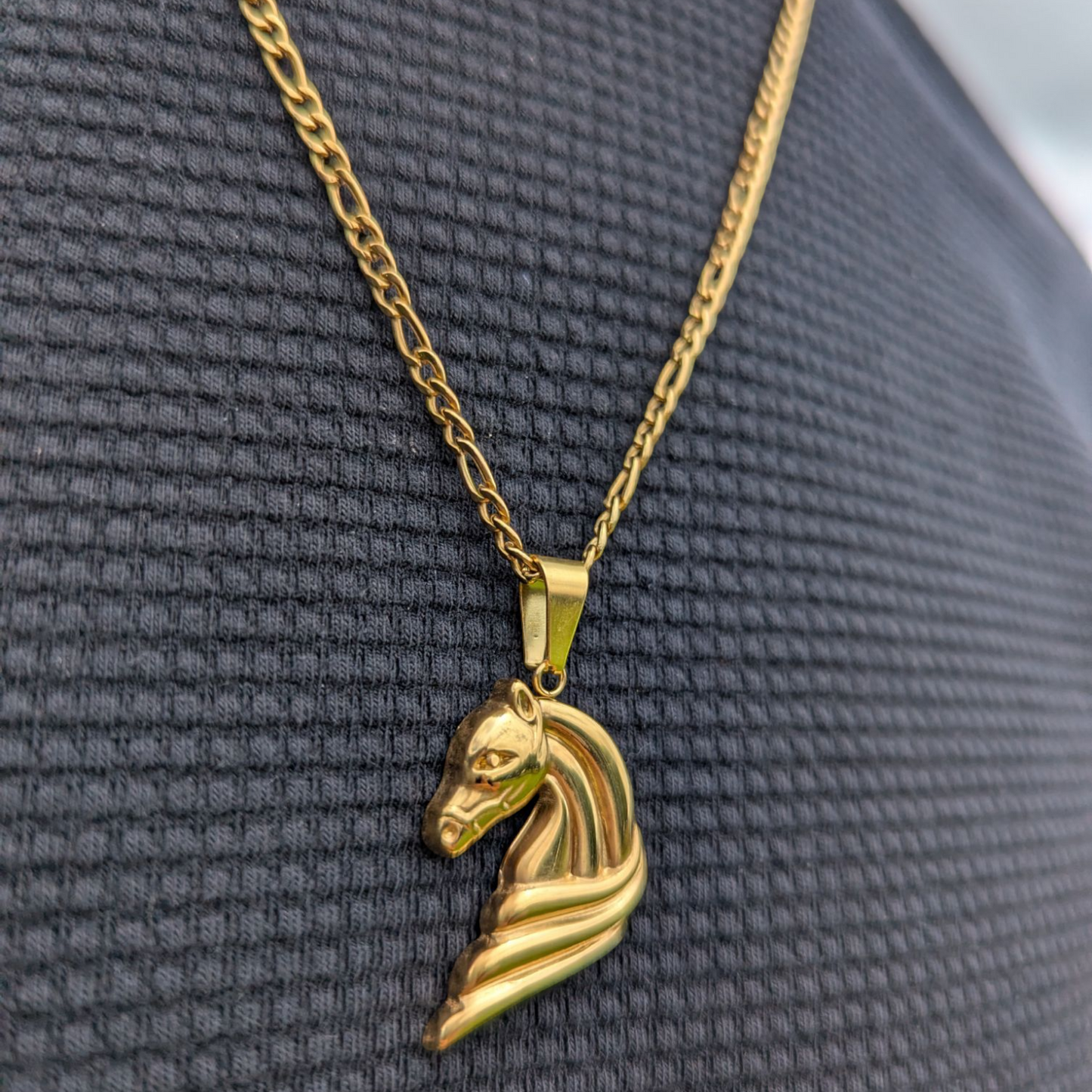 Dije Cabeza de Caballo en Oro Laminado 18K