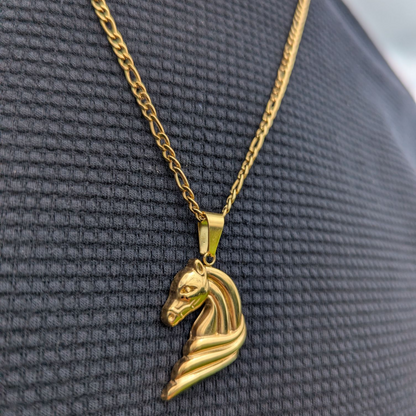 Dije Cabeza de Caballo en Oro Laminado 18K