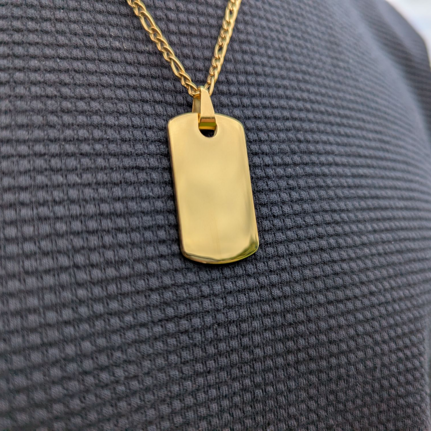 Dije Militar Grabable en Oro Laminado 18K – Hombre
