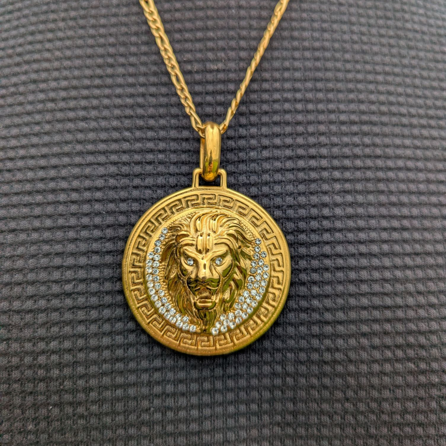 Dije León con Cristales – Oro Laminado 18K |  3.5 cm / 5.5 cm